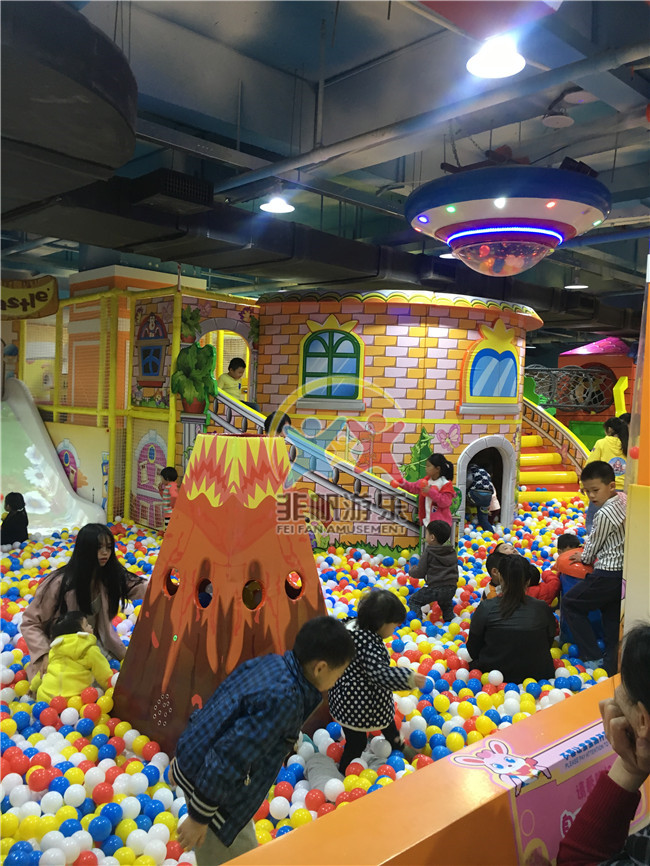 河源長鴻廣場兒童淘氣堡嗨皮星直營店